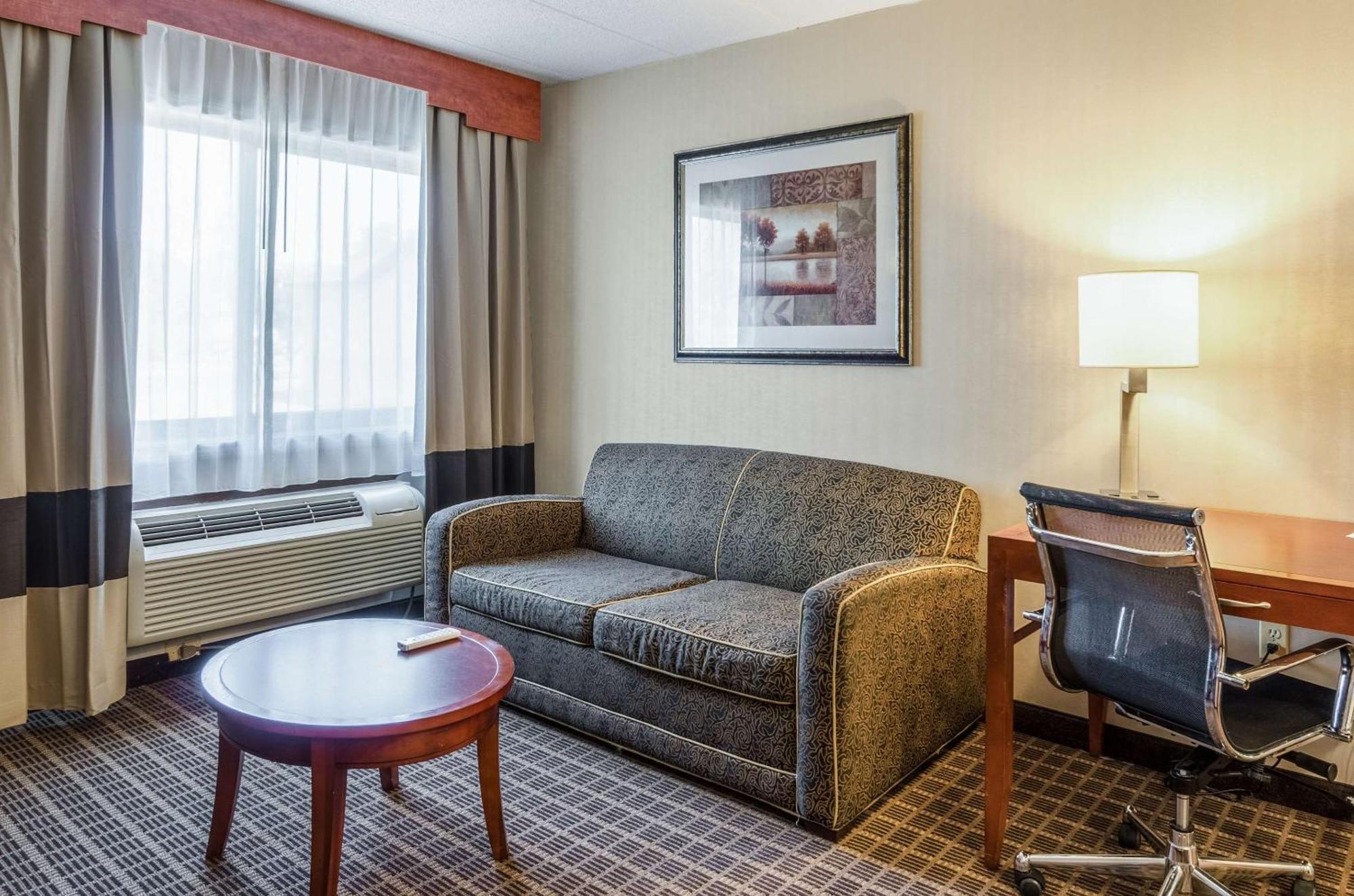 Comfort Inn & Suites West Springfield Exteriör bild