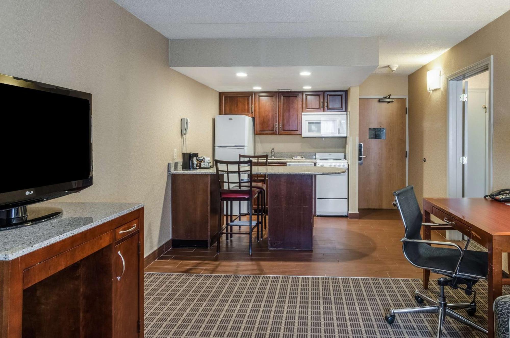 Comfort Inn & Suites West Springfield Exteriör bild